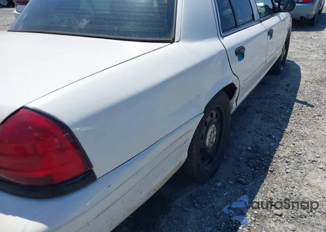 2011 Ford Crown Victoria Police Interceptor z USA, uszkodzony, nr VIN 2FABP7BV8BX113890